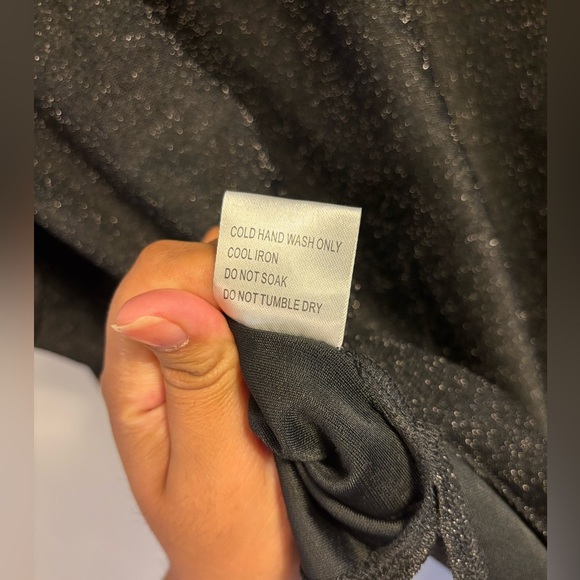 White Fox Boutique Elegant Black blouse - Picture 6 of 6